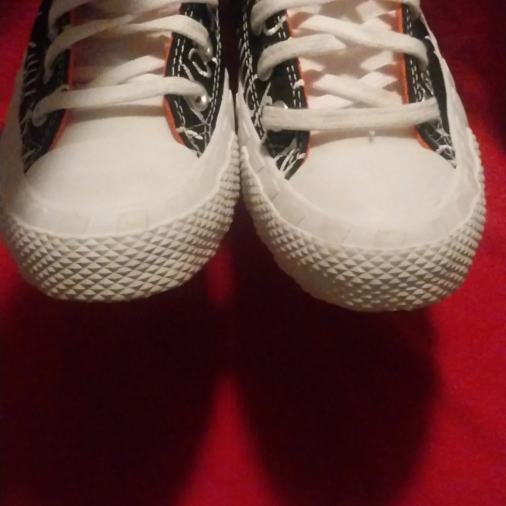 Converse Tennis Shoes